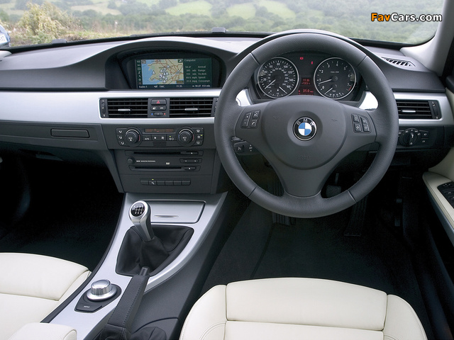 Images of BMW 325i Touring UK-spec (E91) 2006–08 (640 x 480)