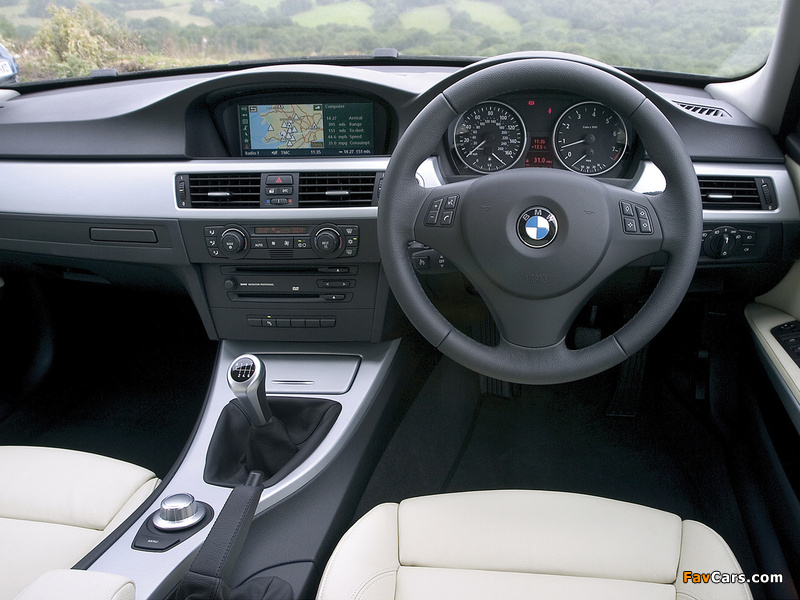 Images of BMW 325i Touring UK-spec (E91) 2006–08 (800 x 600)