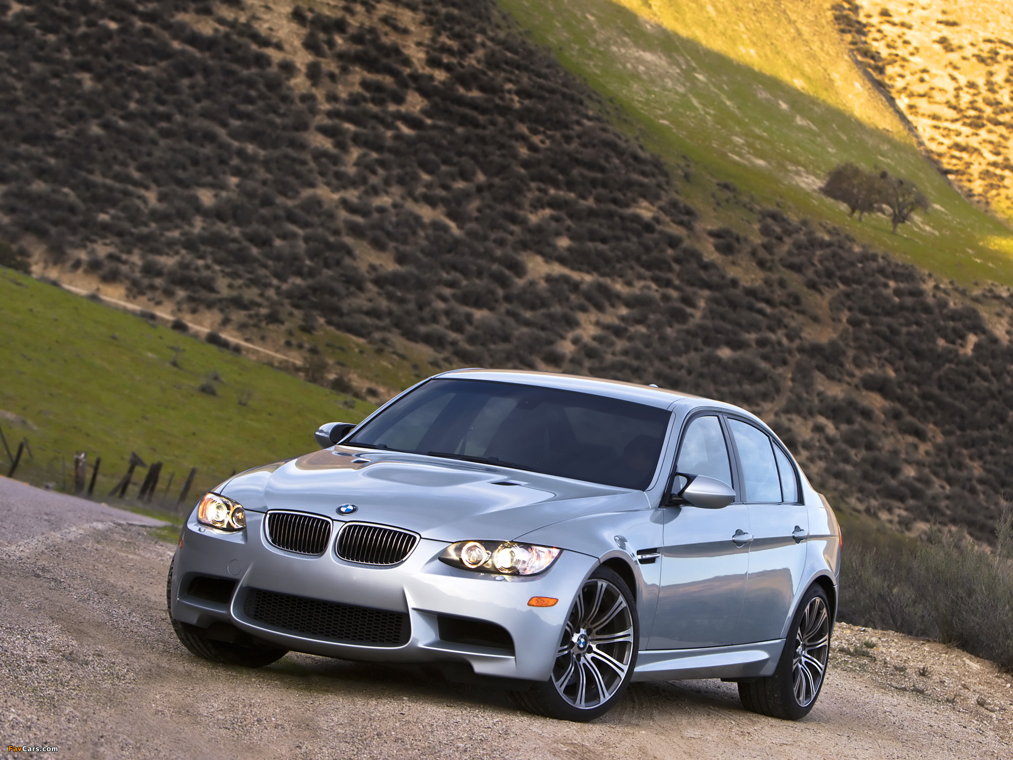 Images of BMW M3 Sedan US-spec (E90) 2008–10 (2048 x 1536)