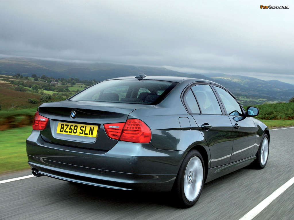 Images of BMW 320d Sedan UK-spec (E90) 2008–11 (1024 x 768)