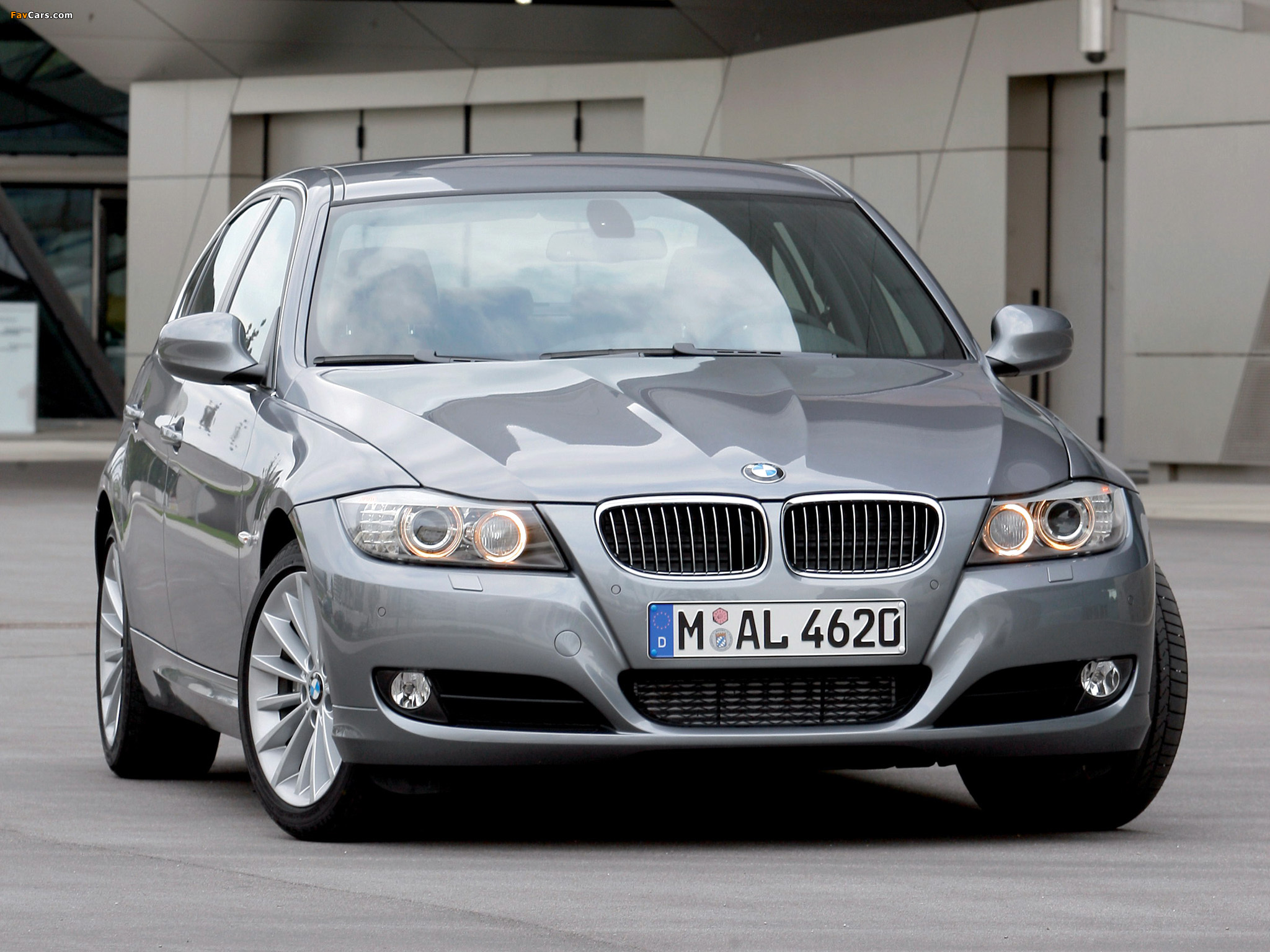 Images of BMW 330d Sedan (E90) 2008–11 (2048 x 1536)