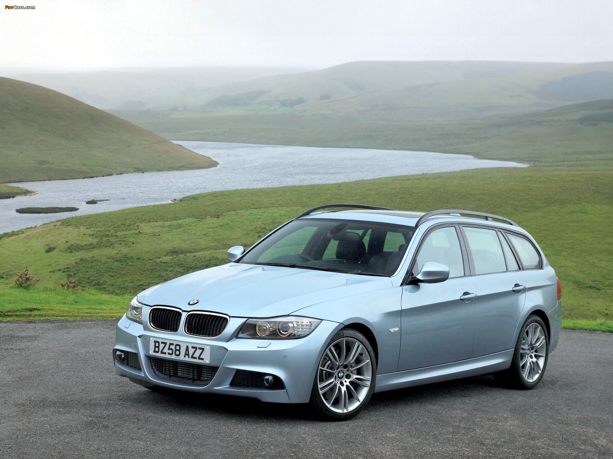 Images of BMW 330d Touring M Sports Package UK-spec (E91) 2008–12 (2048 x 1536)