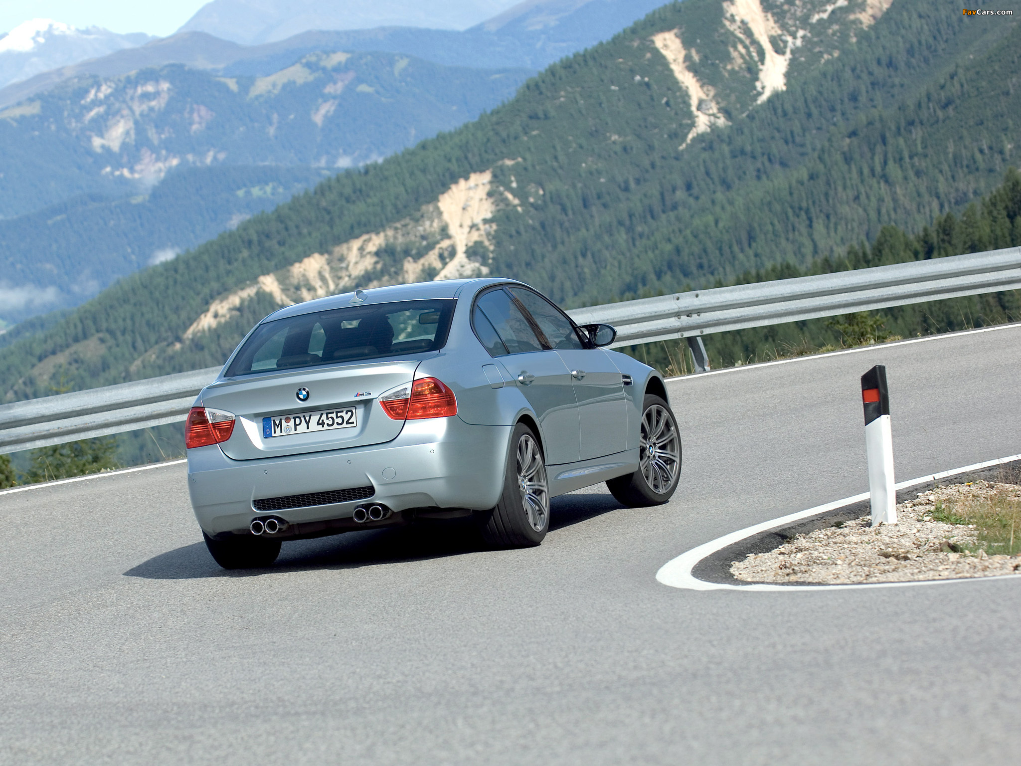 Images of BMW M3 Sedan (E90) 2008–10 (2048 x 1536)
