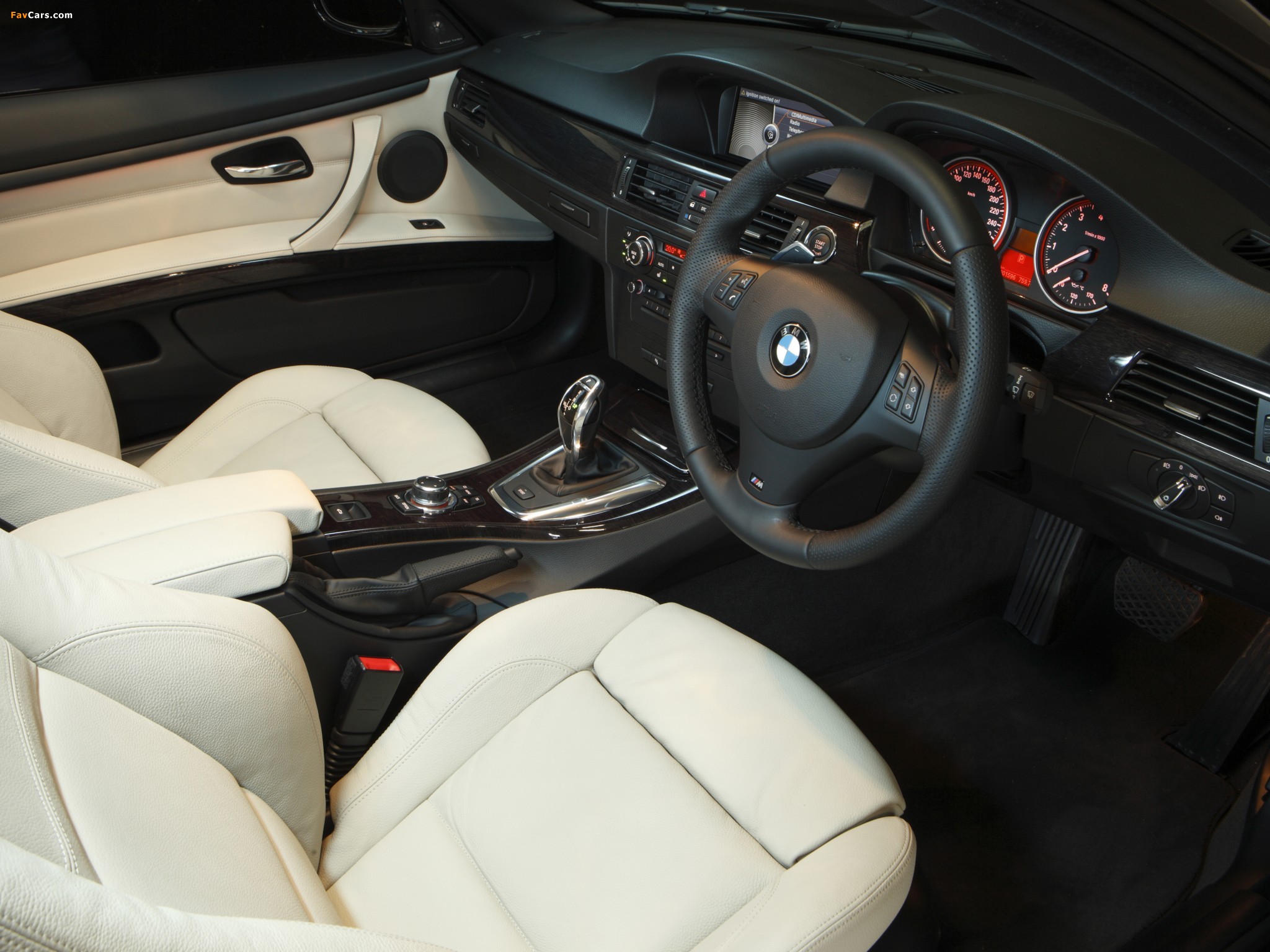 Images of BMW 335i Cabrio M Sports Package AU-spec (E93) 2010 (2048 x 1536)