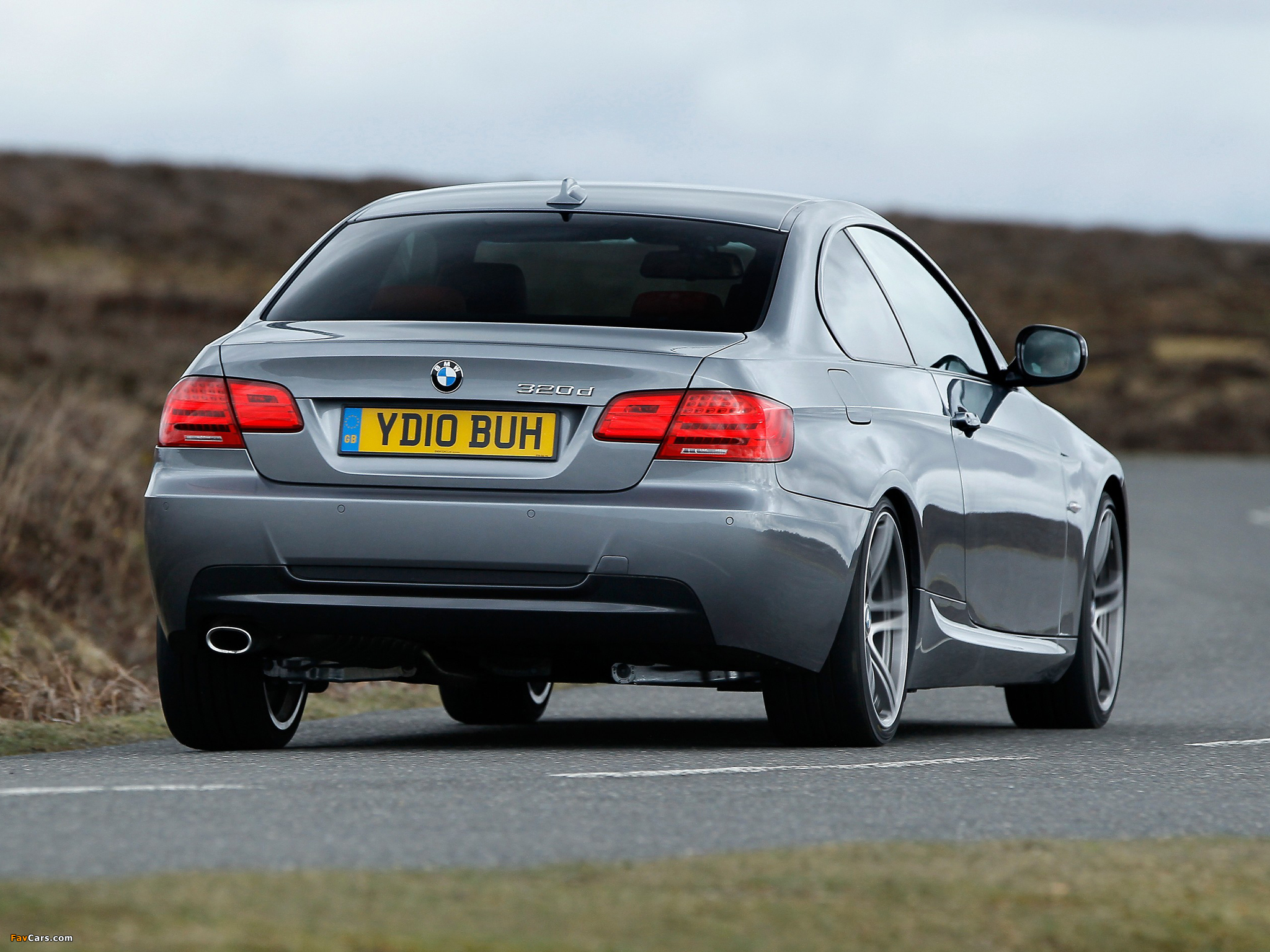 Images of BMW 320d Coupe M Sports Package UK-spec (E92) 2010 (2048 x 1536)