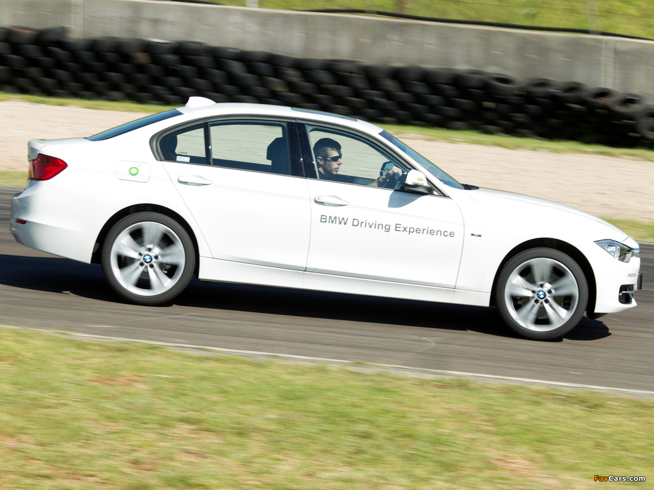 Images of BMW 328i Sedan Sport Line ZA-spec (F30) 2012 (1280 x 960)