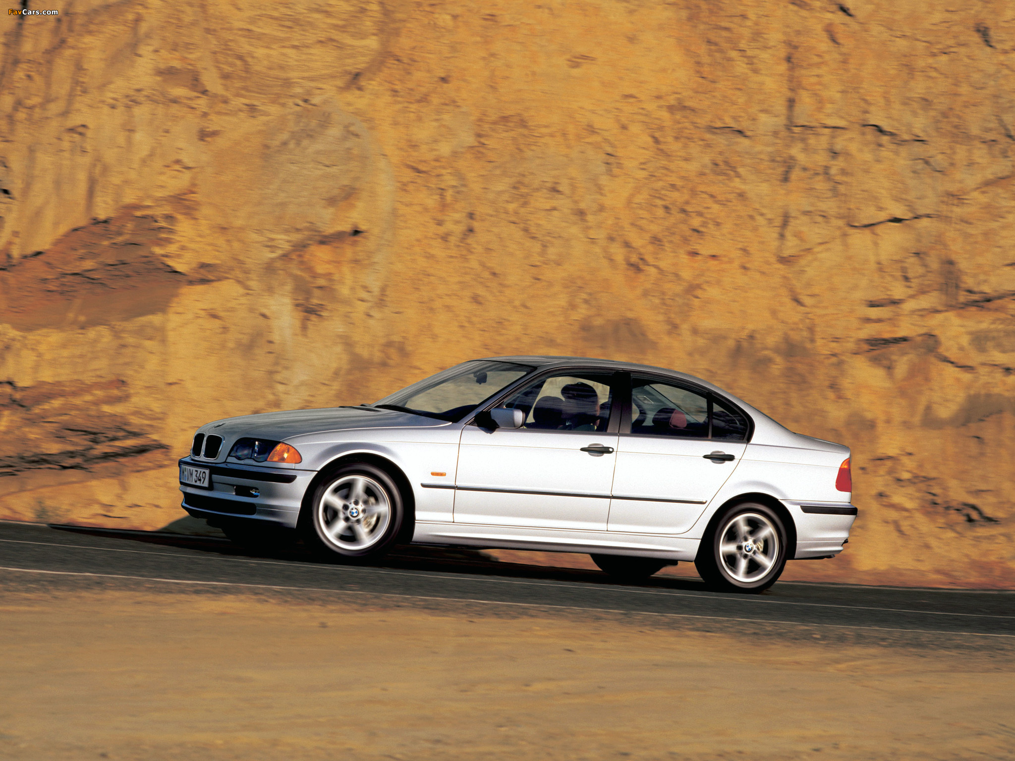Images of BMW 320d Sedan (E46) 1998–2001 (2048 x 1536)