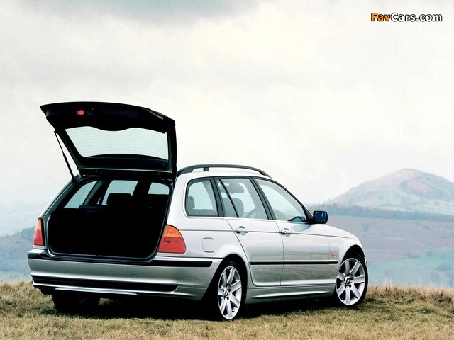 Images of BMW 328i Touring UK-spec (E46) 1999–2000 (640 x 480)