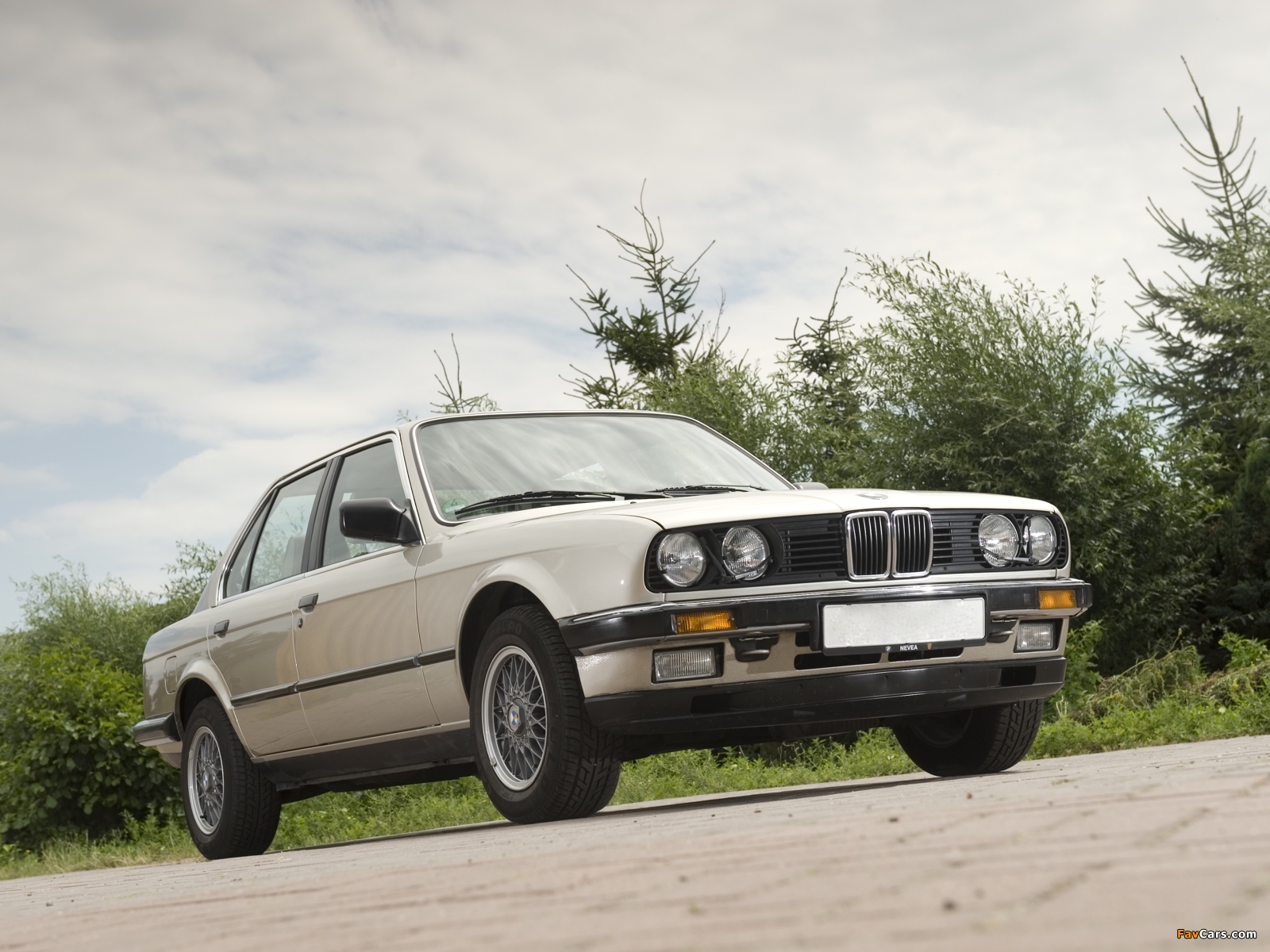 Photos of BMW 325e Sedan (E30) 1983–88 (1600 x 1200)