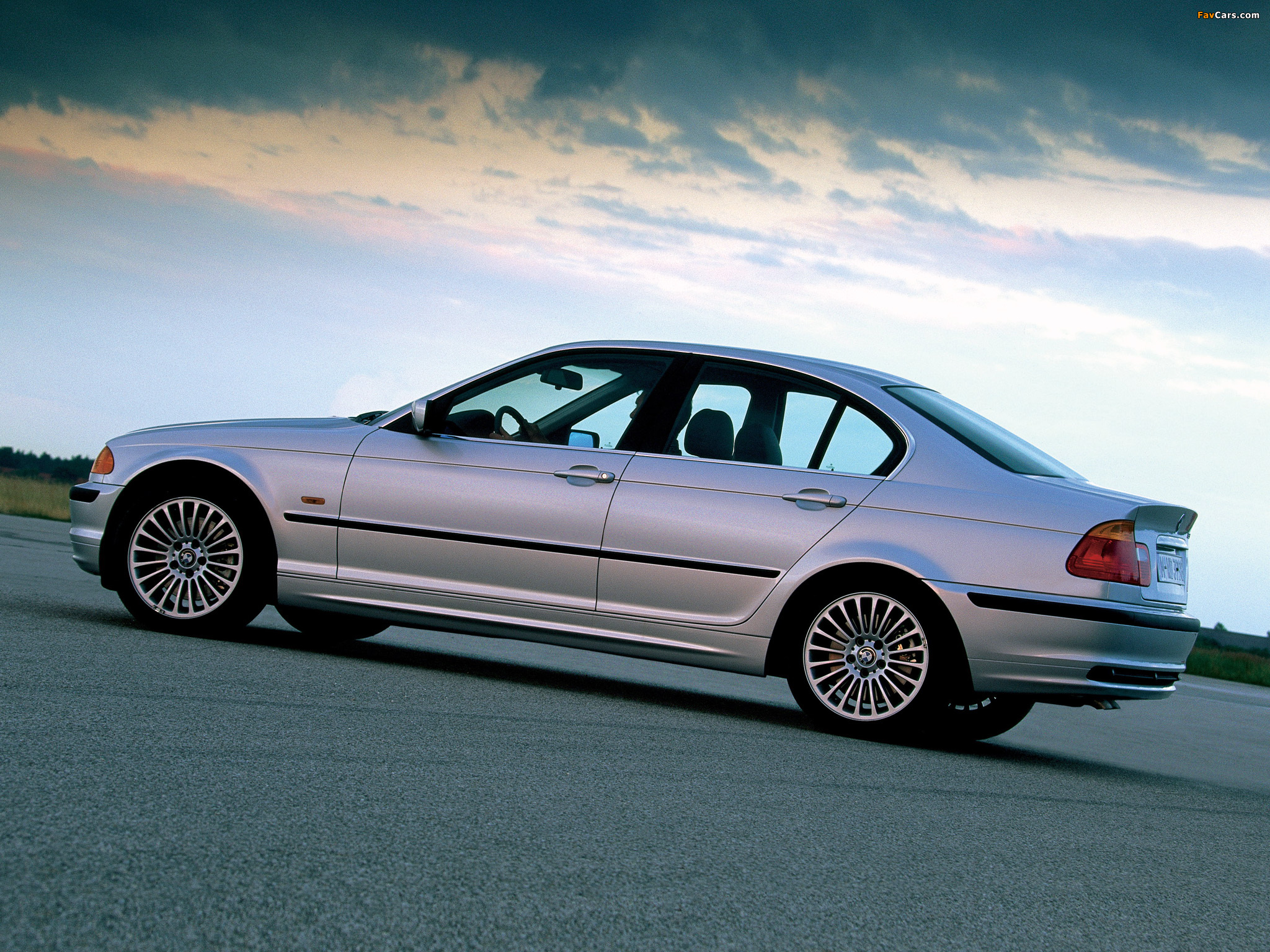 Photos of BMW 330d Sedan (E46) 1999–2001 (2048 x 1536)