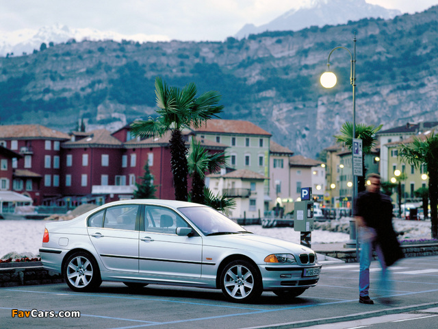 Photos of BMW 330i Sedan (E46) 2000–01 (640 x 480)