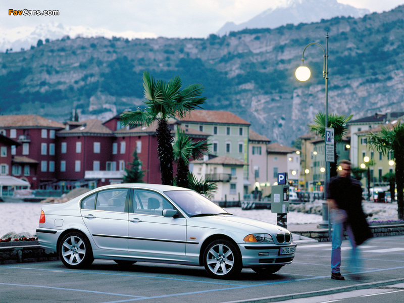 Photos of BMW 330i Sedan (E46) 2000–01 (800 x 600)