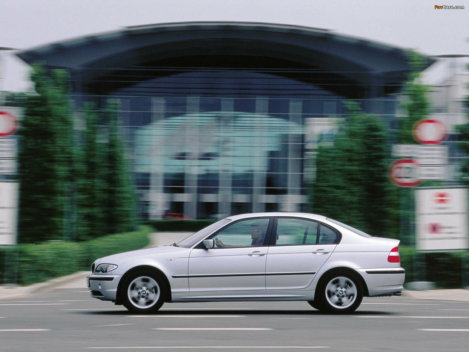 Photos of BMW 318i Sedan (E46) 2001–05 (1600 x 1200)