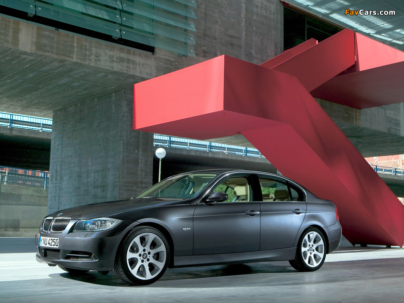 Photos of BMW 330i Sedan (E90) 2005–08 (800 x 600)