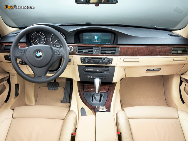 Photos of BMW 330i Sedan (E90) 2005–08 (640 x 480)