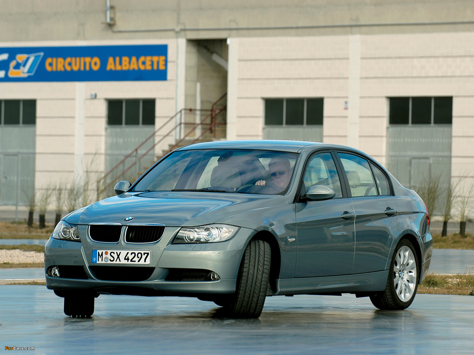 Photos of BMW 320d Sedan (E90) 2005–08 (1600 x 1200)