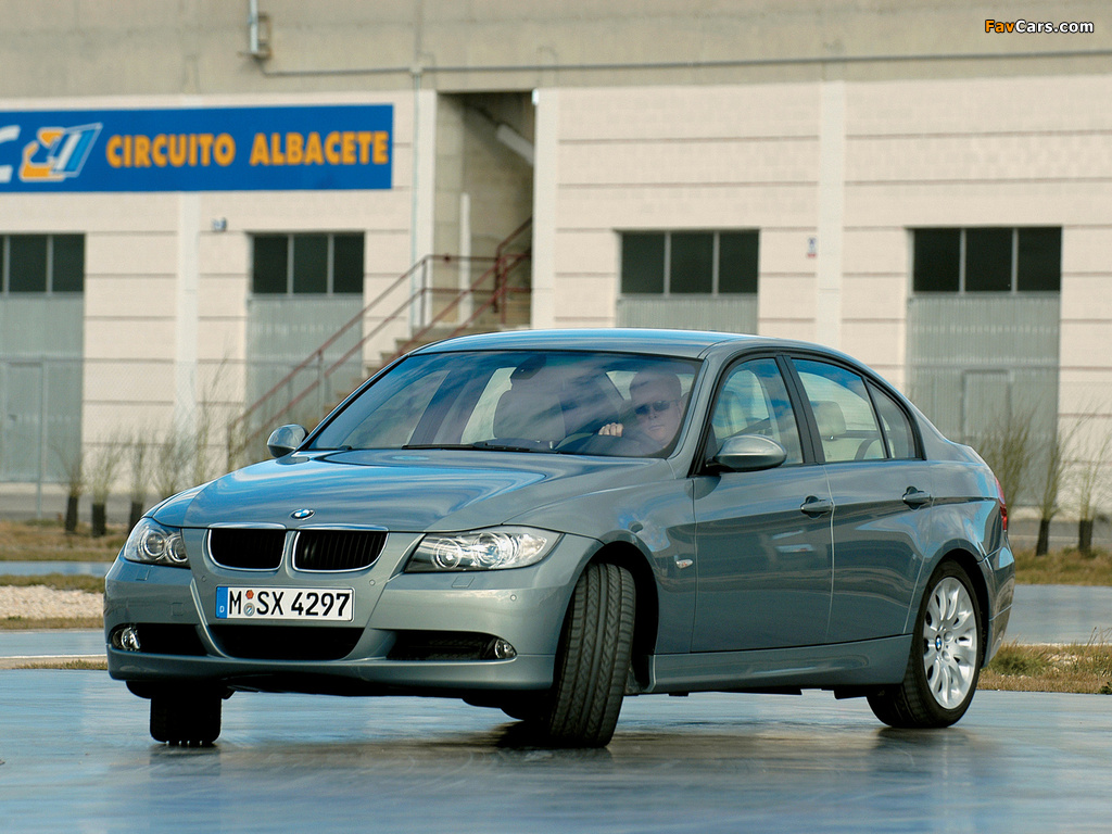 Photos of BMW 320d Sedan (E90) 2005–08 (1024 x 768)