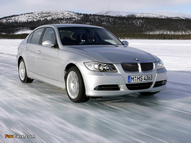 Photos of BMW 330xi Sedan (E90) 2005–08 (640 x 480)