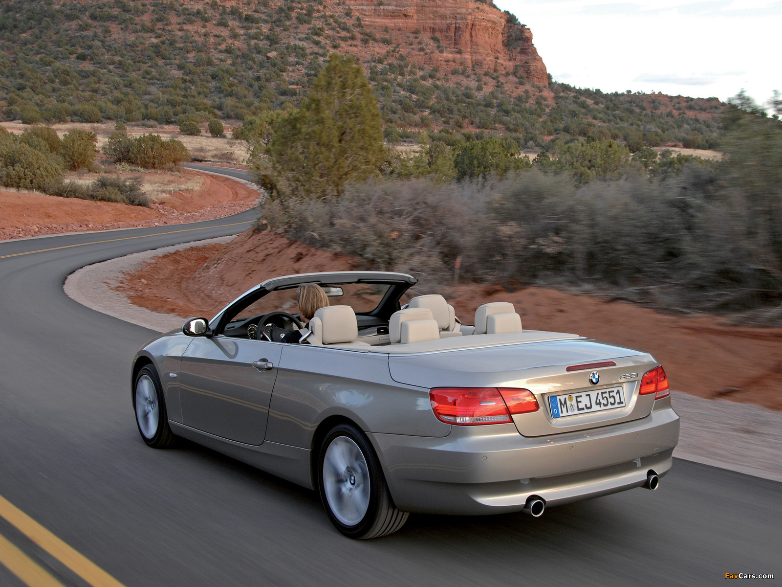 Photos of BMW 335i Cabrio (E93) 2007–10 (1600 x 1200)