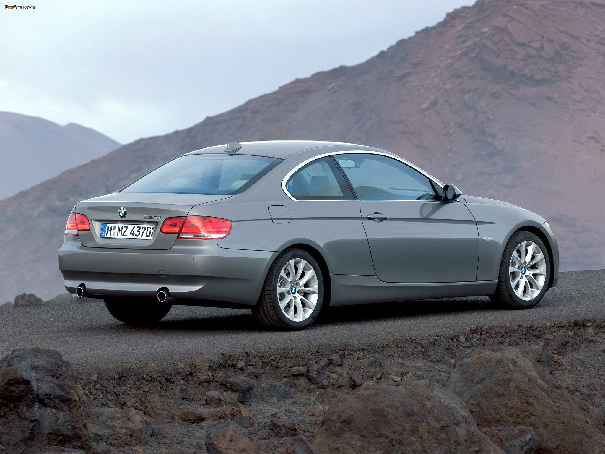 Photos of BMW 335i Coupe (E92) 2007–10 (2048 x 1536)
