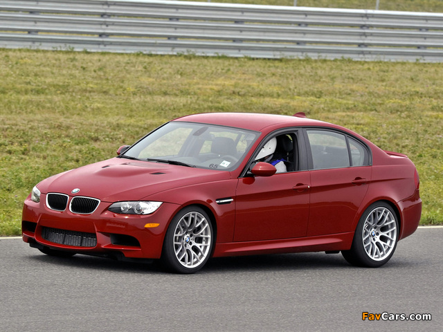 Photos of BMW M3 Sedan US-spec (E90) 2008–10 (640 x 480)