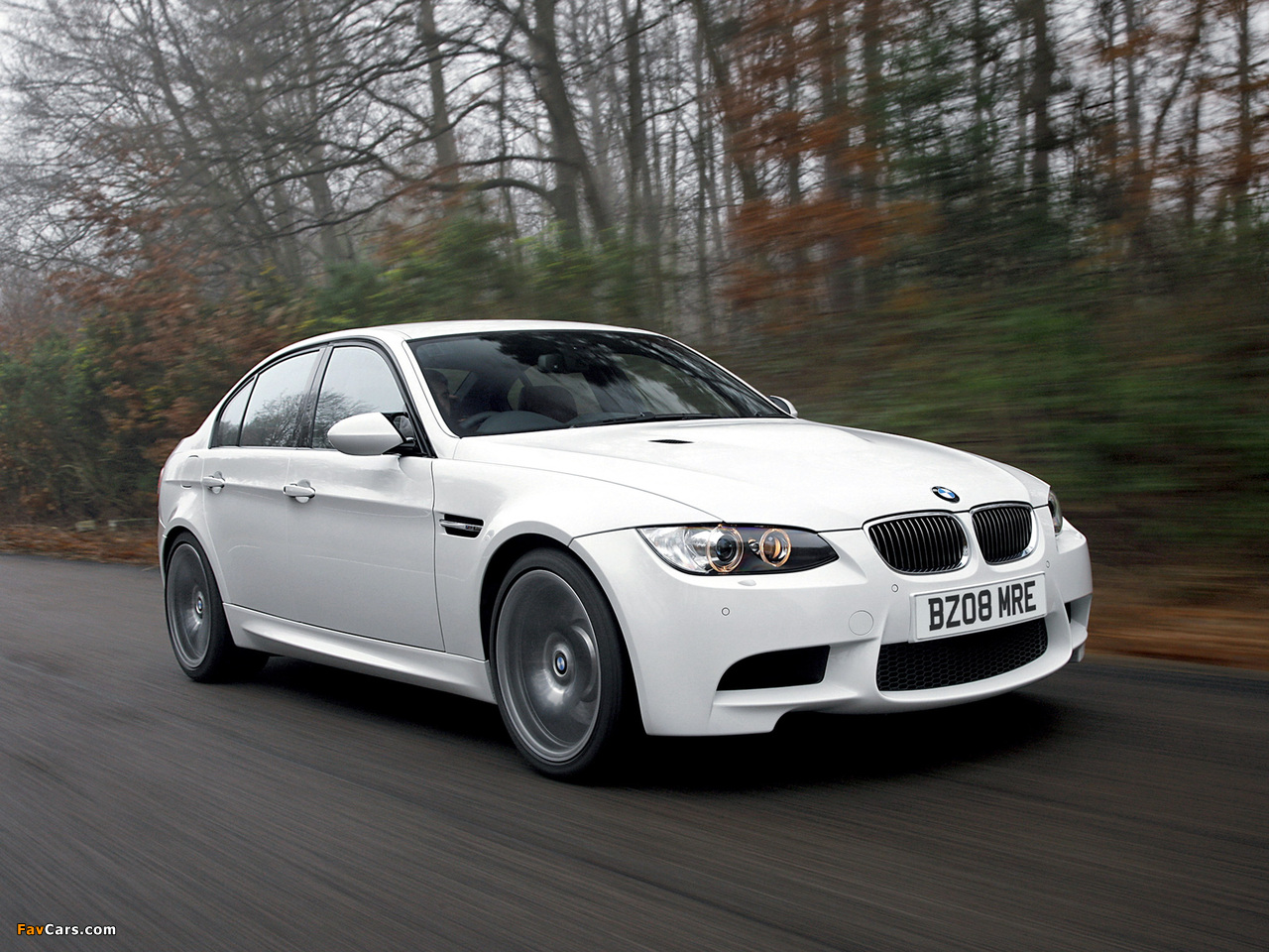 Photos of BMW M3 Sedan UK-spec (E90) 2008–10 (1280 x 960)