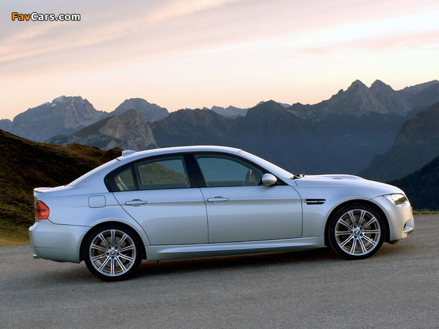 Photos of BMW M3 Sedan (E90) 2008–10 (640 x 480)
