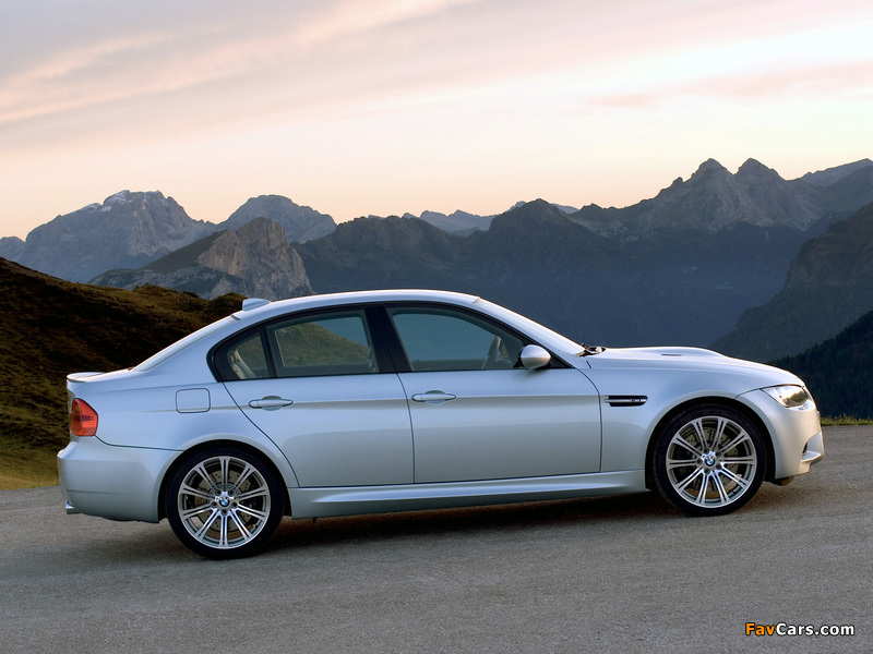 Photos of BMW M3 Sedan (E90) 2008–10 (800 x 600)