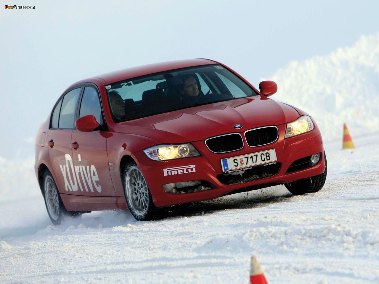 Photos of BMW 320d xDrive Sedan (E90) 2008–11 (1280 x 960)