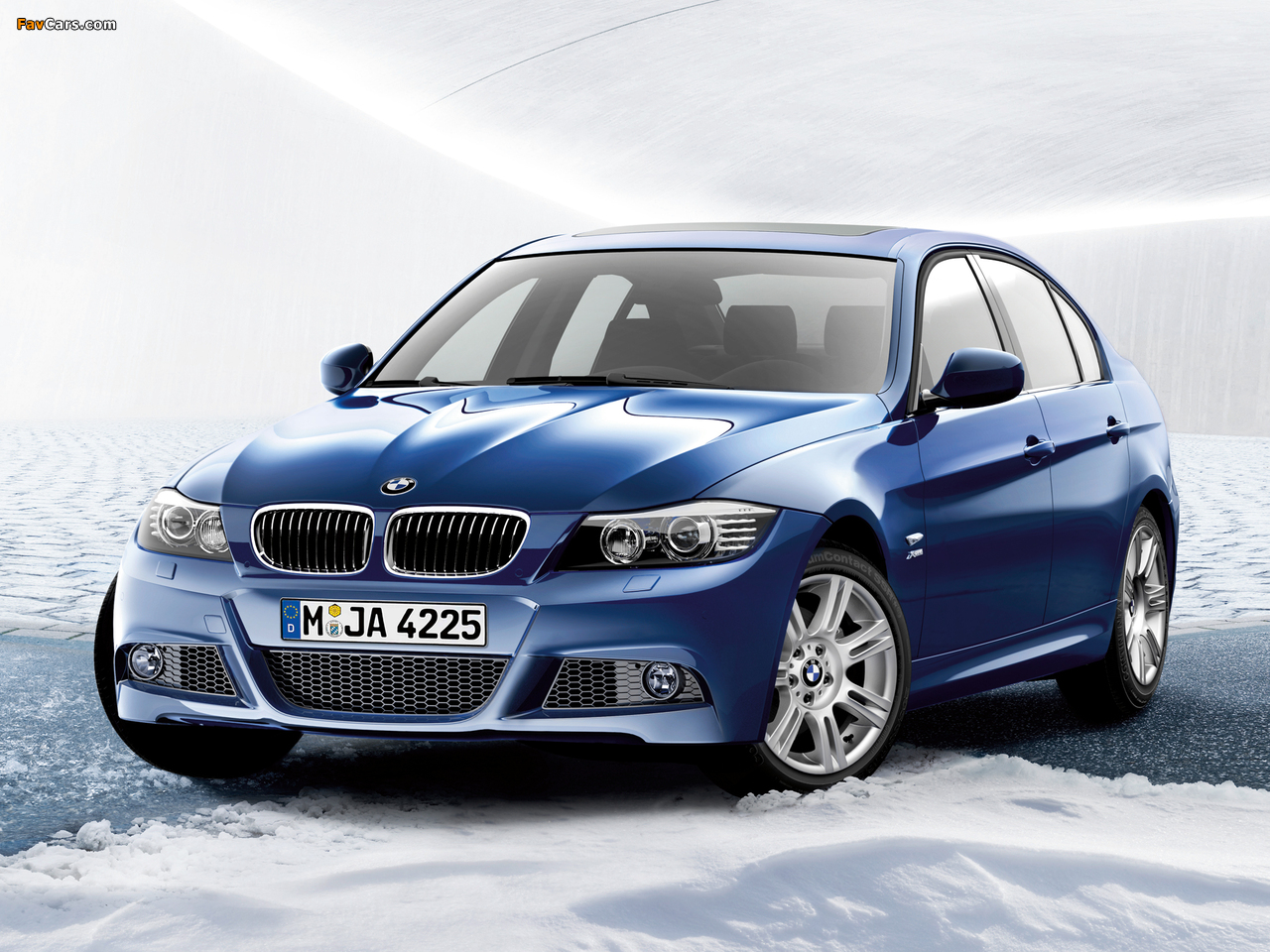 Photos of BMW 320d xDrive Sedan M Sports Package (E90) 2008–11 (1280 x 960)