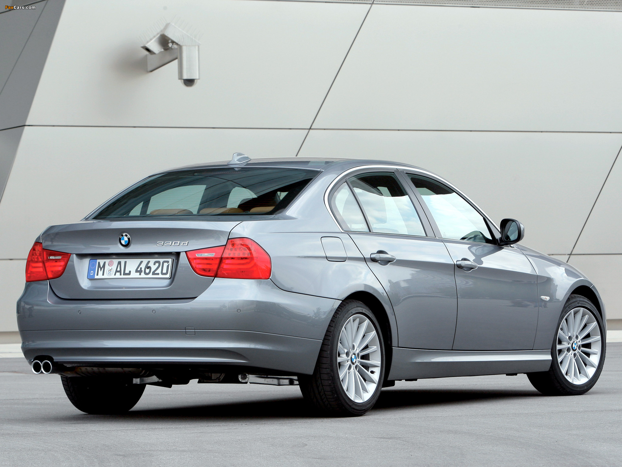 Photos of BMW 330d Sedan (E90) 2008–11 (2048 x 1536)