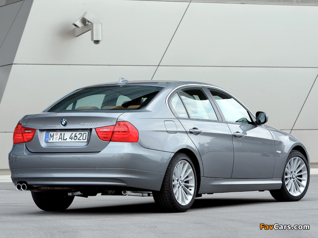 Photos of BMW 330d Sedan (E90) 2008–11 (640 x 480)