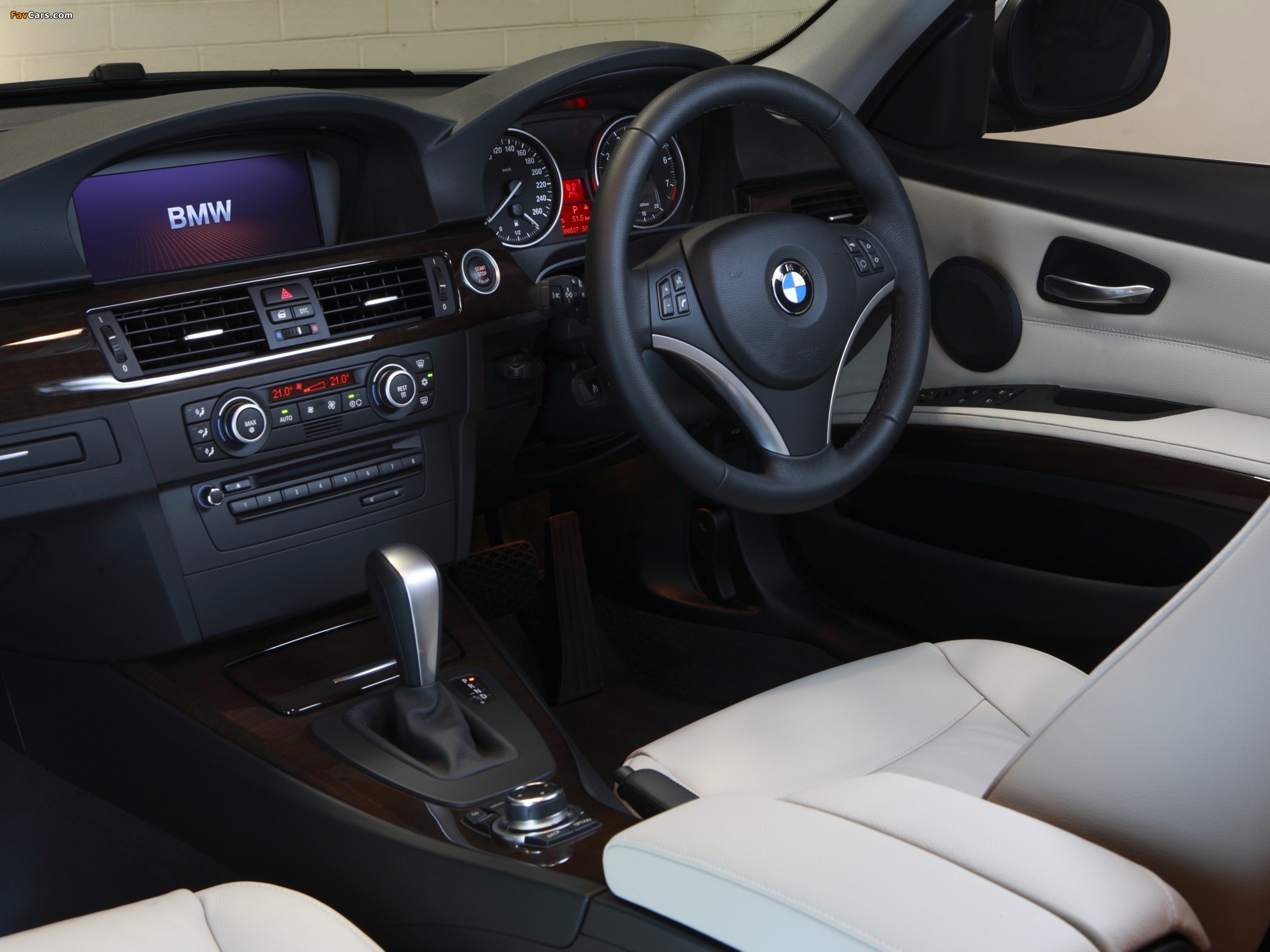 Photos of BMW 335i Sedan AU-spec (E90) 2008–11 (2048 x 1536)