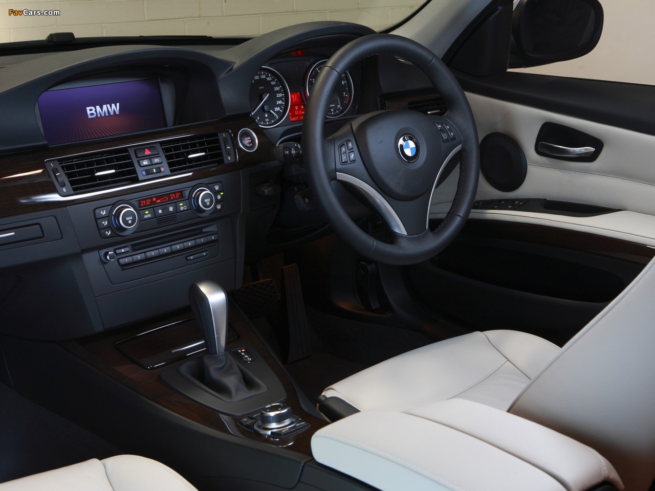 Photos of BMW 335i Sedan AU-spec (E90) 2008–11 (1280 x 960)
