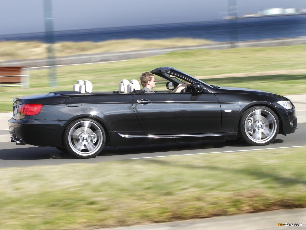 Photos of BMW 335i Cabrio M Sports Package AU-spec (E93) 2010 (1280 x 960)