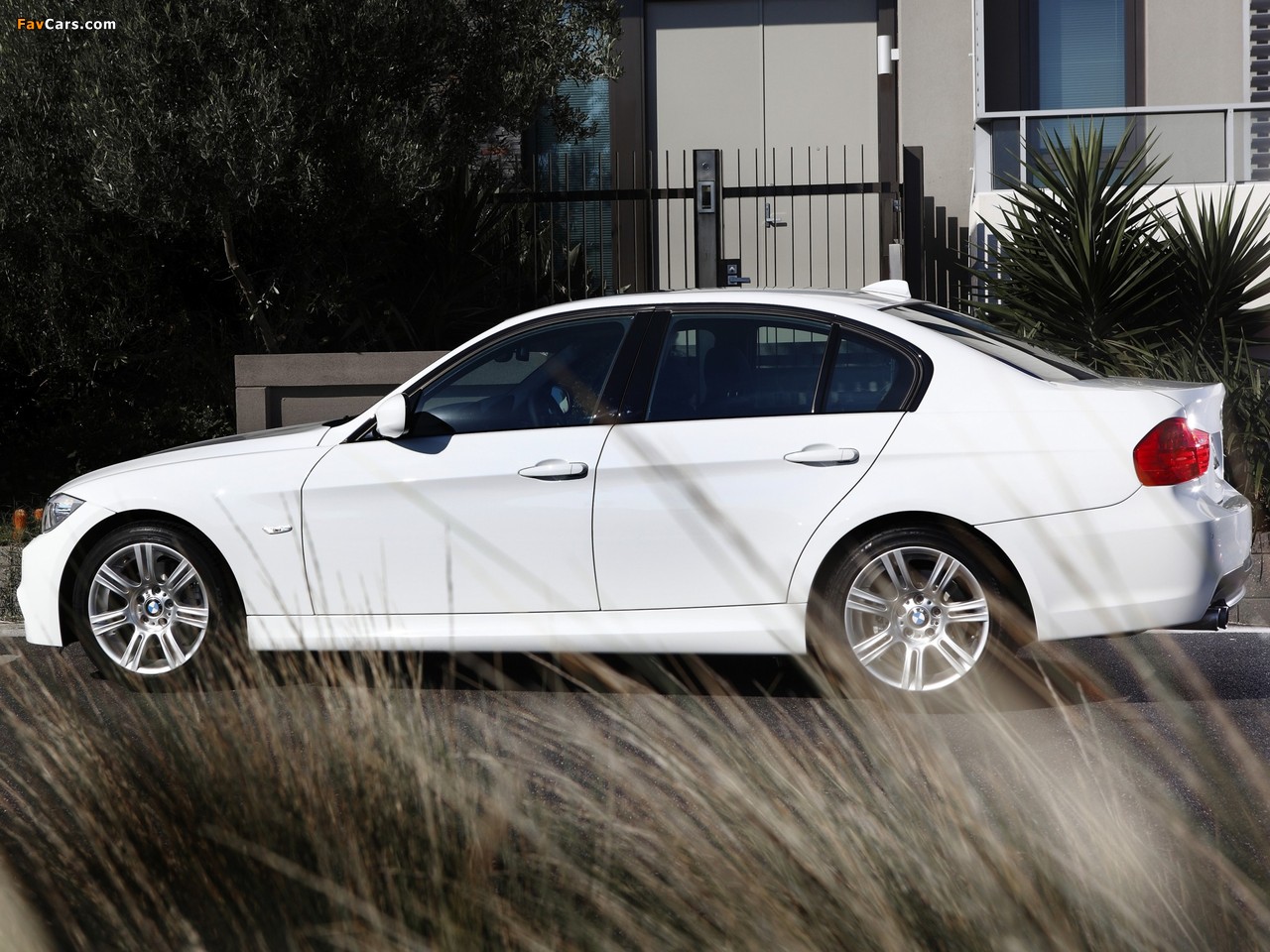 Photos of BMW 325i Sedan M Sports Package AU-spec (E90) 2011 (1280 x 960)