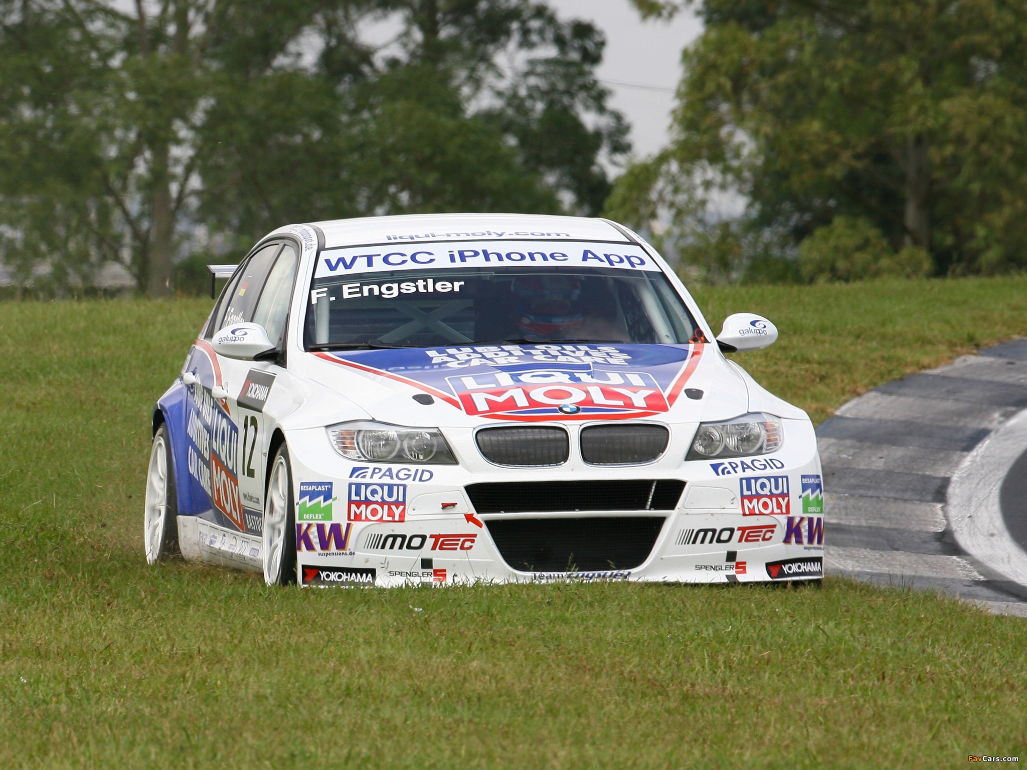 Photos of BMW 320 TC WTCC Sedan (E90) 2011 (2048 x 1536)