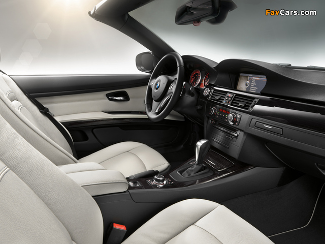 Photos of BMW 325i Cabrio Edition Exclusive (E93) 2011 (640 x 480)