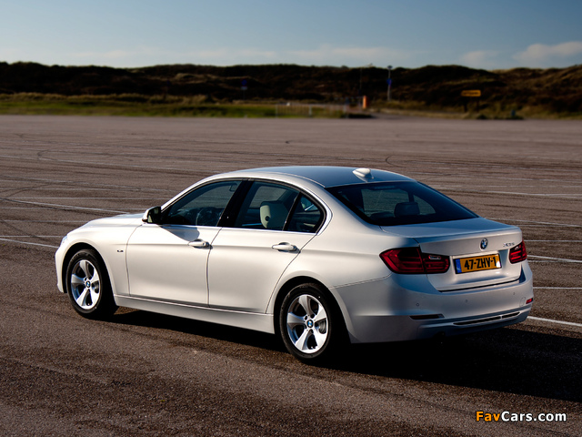Photos of BMW 320i Sedan Sport Line (F30) 2012 (640 x 480)