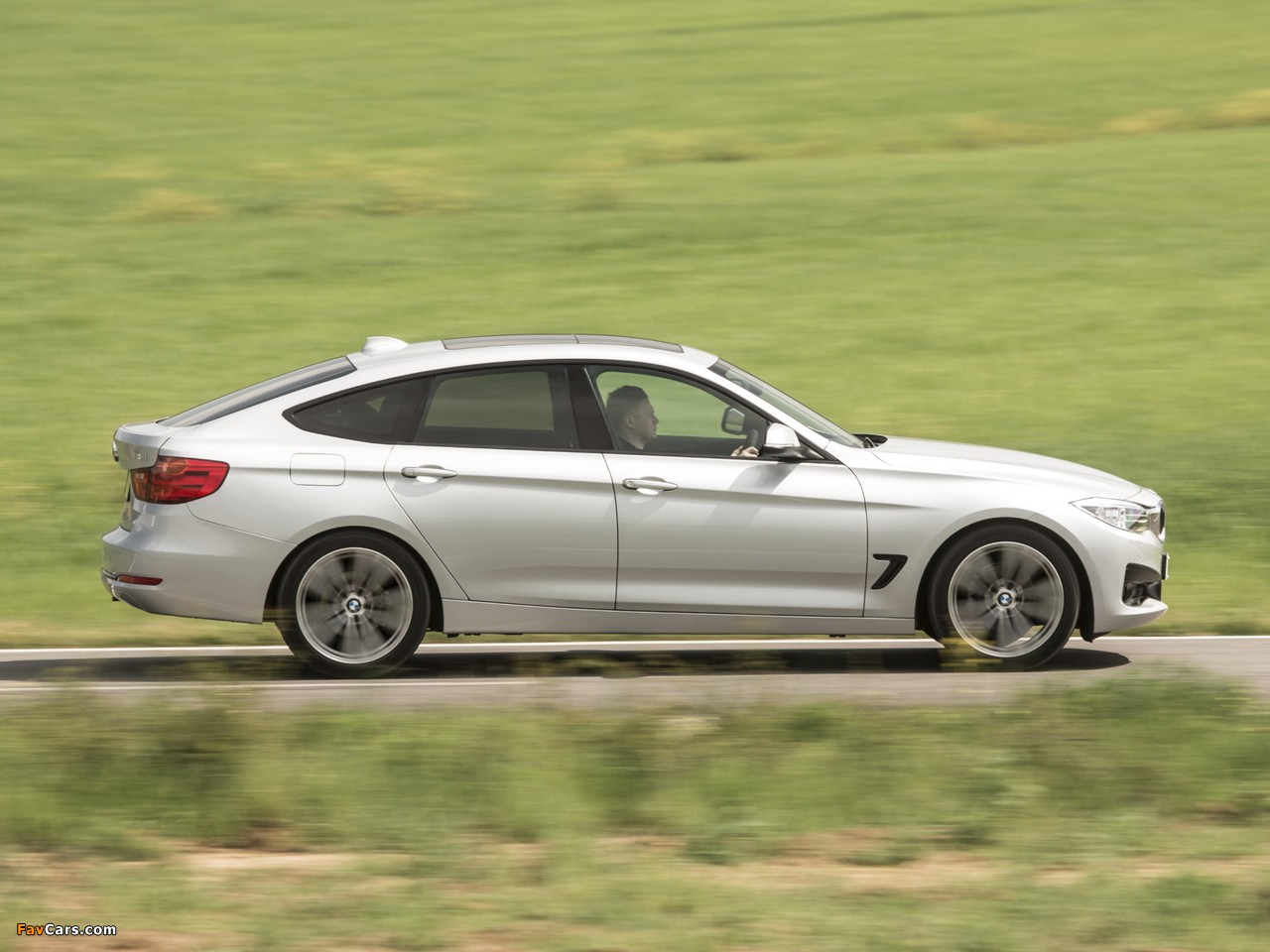 Photos of BMW 318d Gran Turismo Sport Line UK-spec (F34) 2013 (1280 x 960)