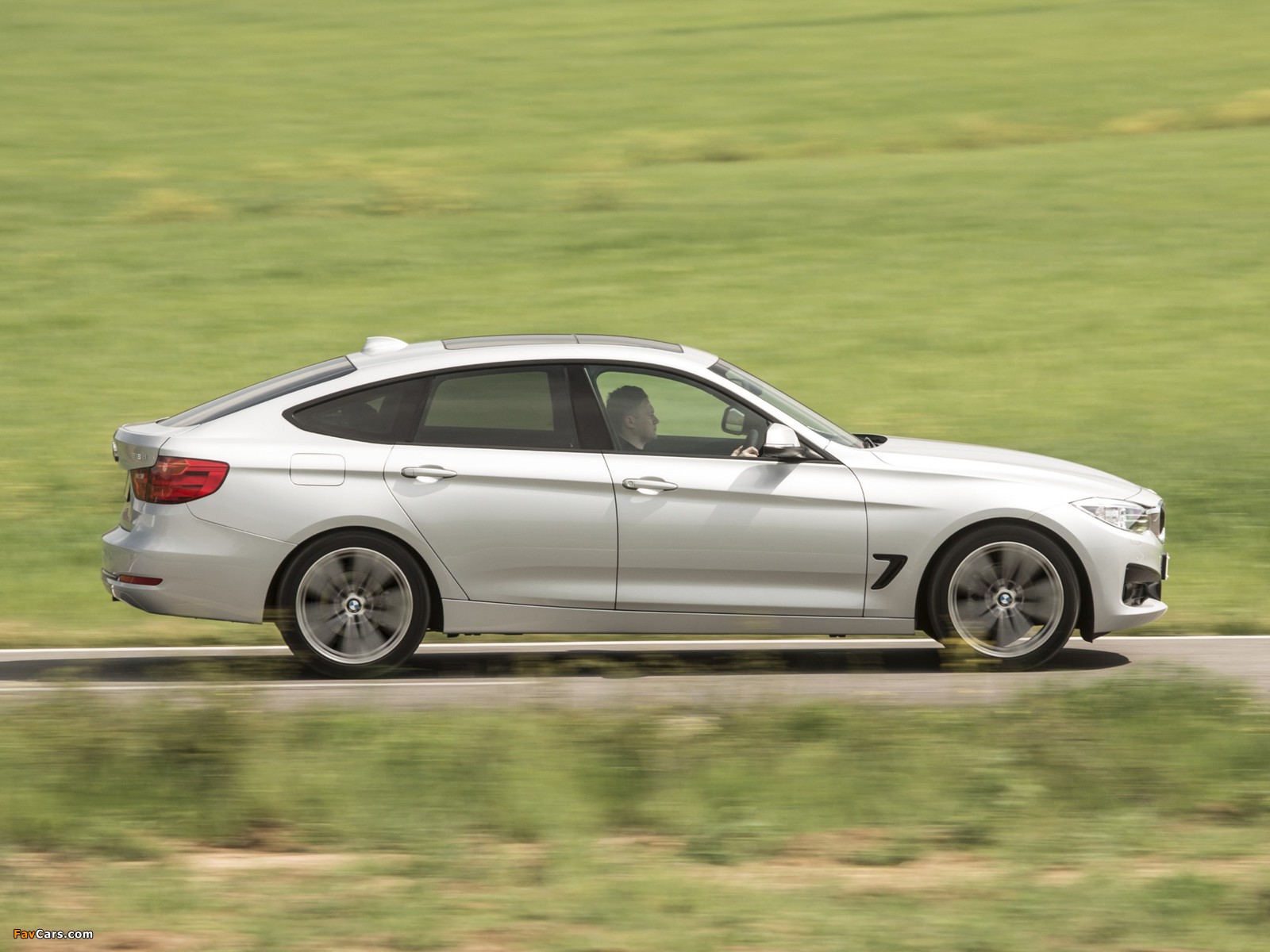 Photos of BMW 318d Gran Turismo Sport Line UK-spec (F34) 2013 (1600 x 1200)