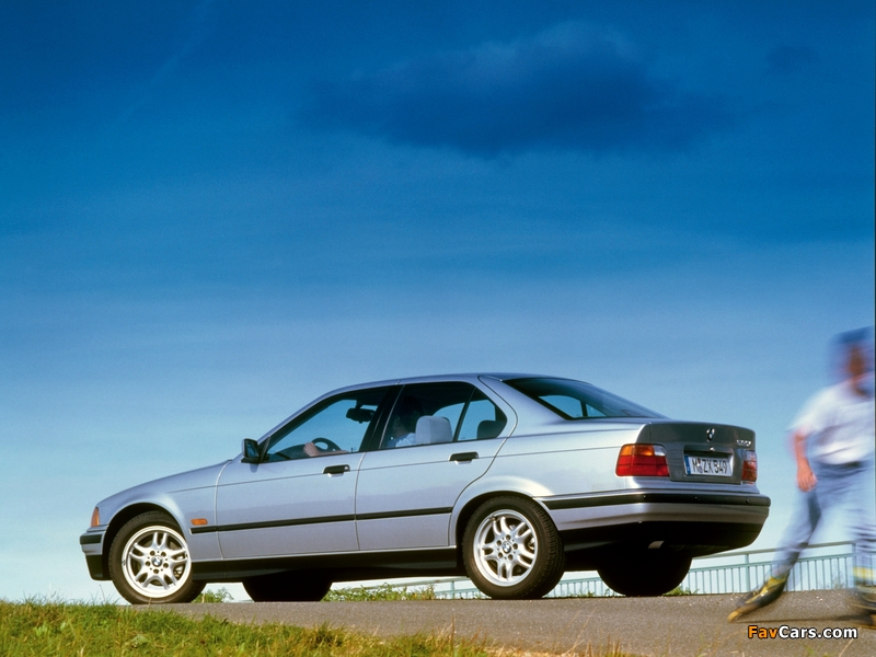 Photos of BMW 320i Sedan (E36) 1991–98 (800 x 600)