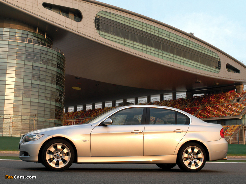 Photos of BMW 325i Sedan (E90) 2005–08 (800 x 600)