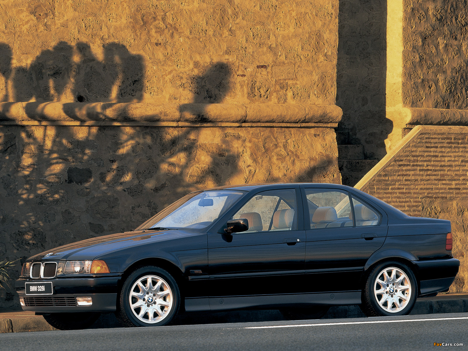 Pictures of BMW 328i Sedan (E36) 1995–98 (1600 x 1200)