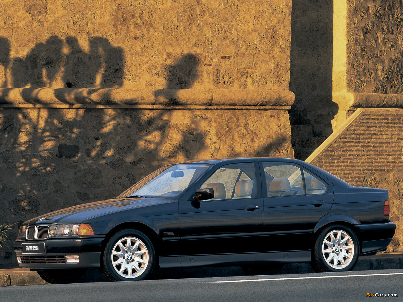 Pictures of BMW 328i Sedan (E36) 1995–98 (1280 x 960)