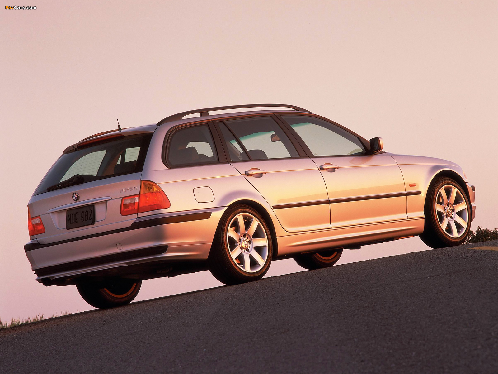 Pictures of BMW 323i Touring (E46) 1998–2000 (1600 x 1200)