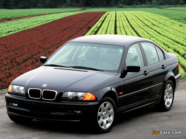 Pictures of BMW 325Xi Sedan US-spec (E46) 2000–01 (640 x 480)