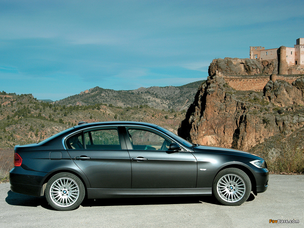 Pictures of BMW 330i Sedan (E90) 2005–08 (1024 x 768)