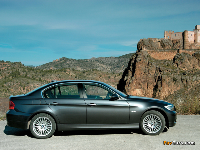 Pictures of BMW 330i Sedan (E90) 2005–08 (640 x 480)