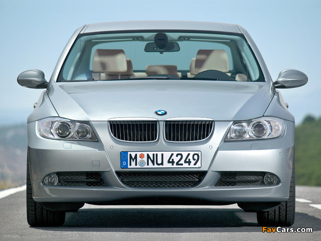 Pictures of BMW 320d Sedan (E90) 2005–08 (640 x 480)